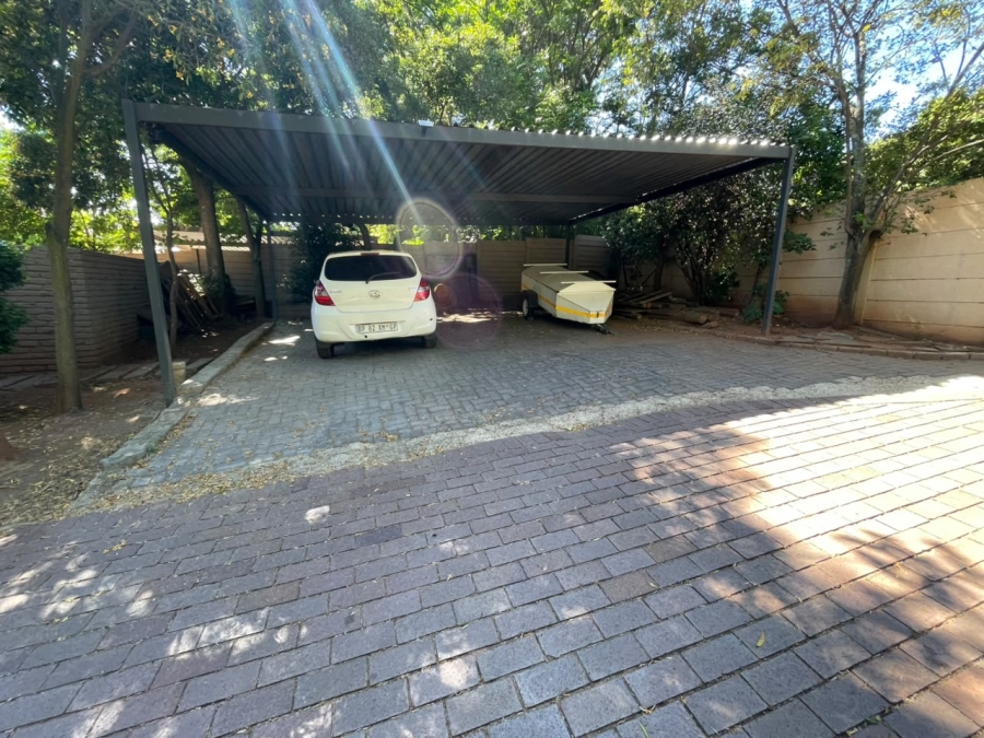 4 Bedroom Property for Sale in Breaunanda Gauteng