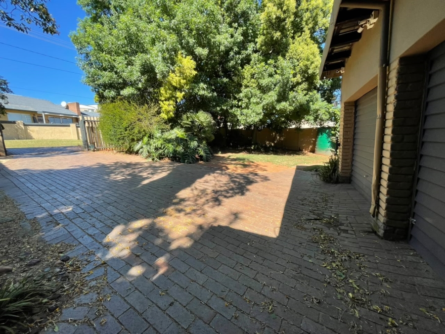 4 Bedroom Property for Sale in Breaunanda Gauteng