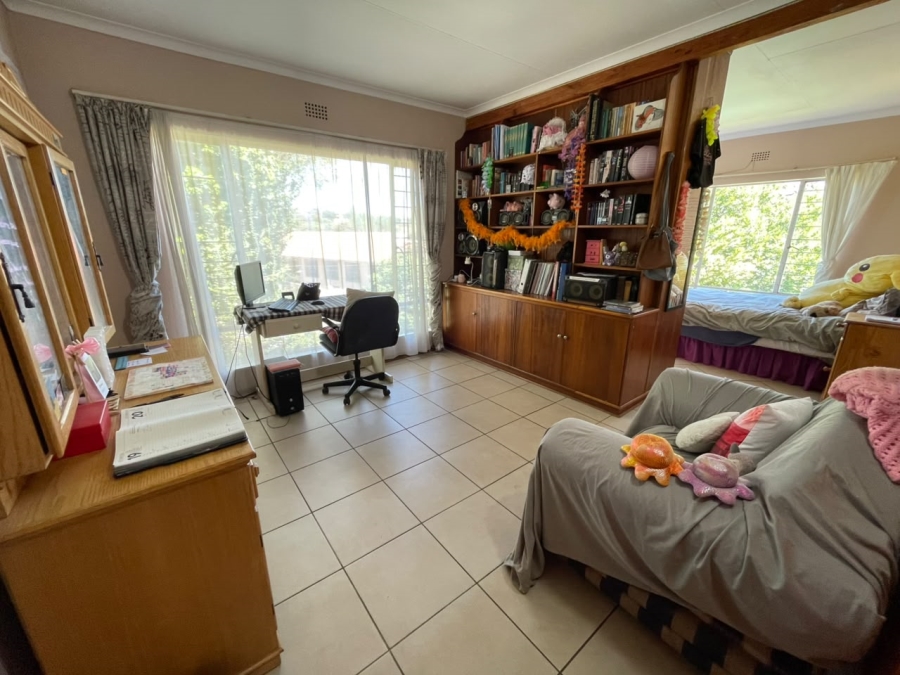 4 Bedroom Property for Sale in Breaunanda Gauteng