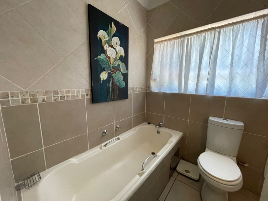 4 Bedroom Property for Sale in Breaunanda Gauteng