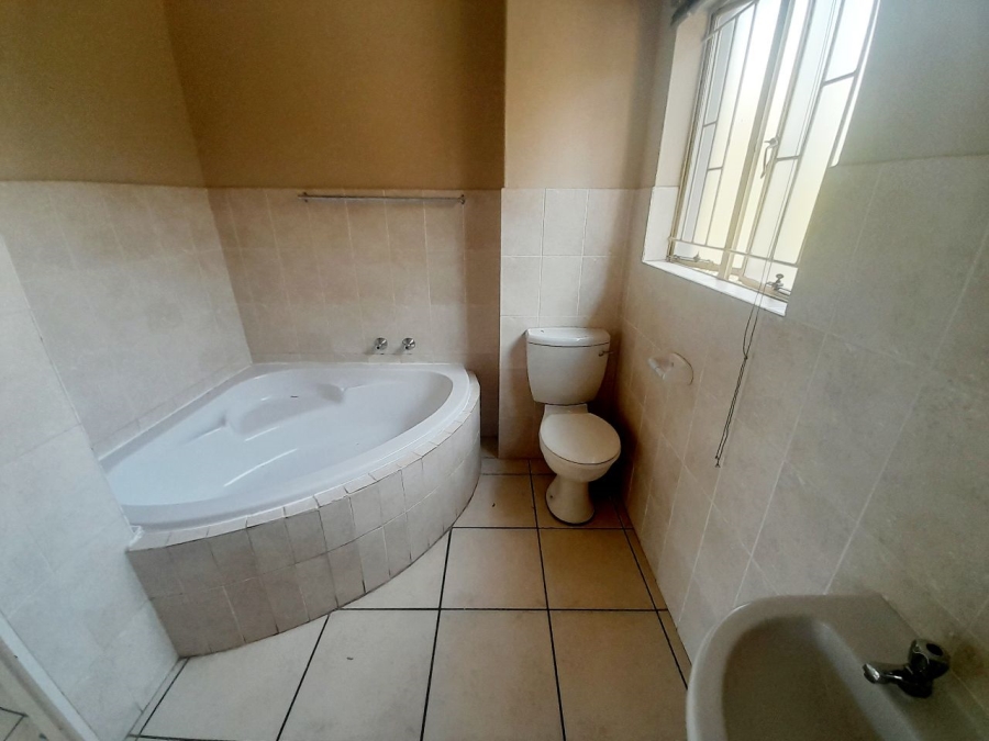 3 Bedroom Property for Sale in Kosmosdal Gauteng