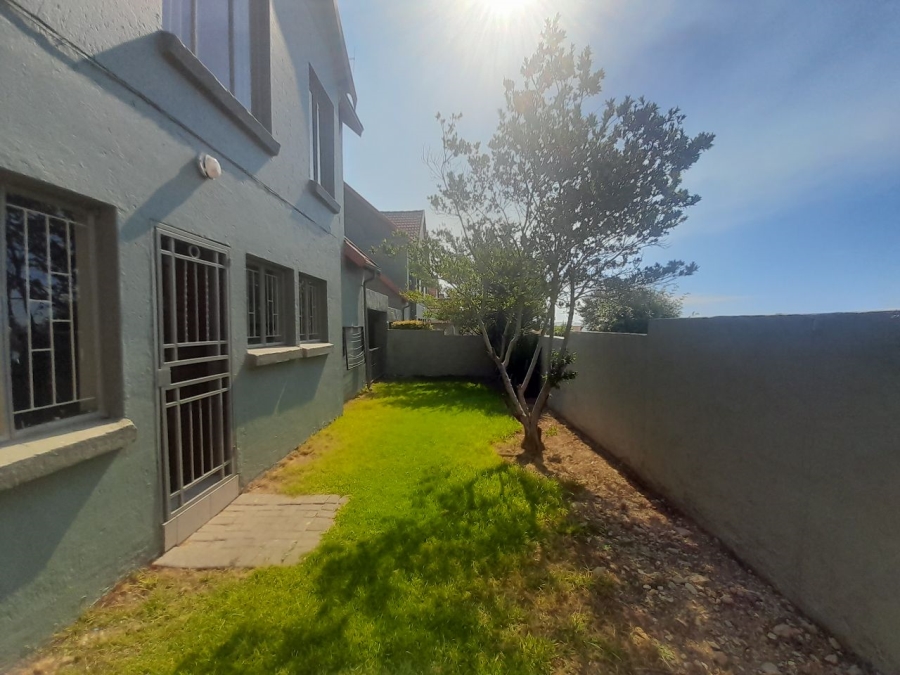3 Bedroom Property for Sale in Kosmosdal Gauteng