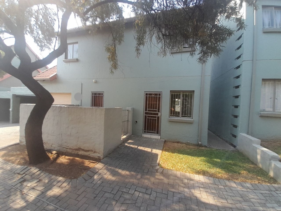 3 Bedroom Property for Sale in Kosmosdal Gauteng