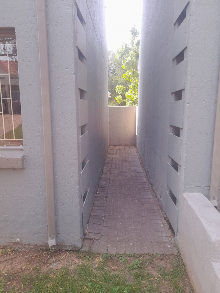 3 Bedroom Property for Sale in Kosmosdal Gauteng