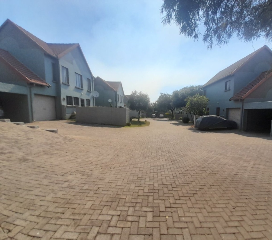 3 Bedroom Property for Sale in Kosmosdal Gauteng