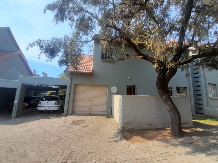 3 Bedroom Property for Sale in Kosmosdal Gauteng