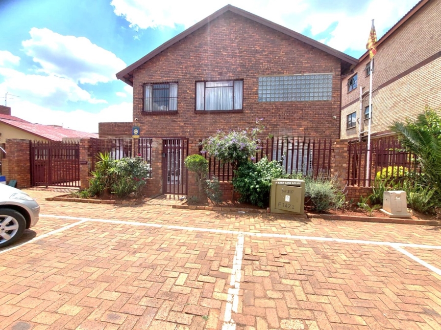 7 Bedroom Property for Sale in Lenasia Ext 1 Gauteng