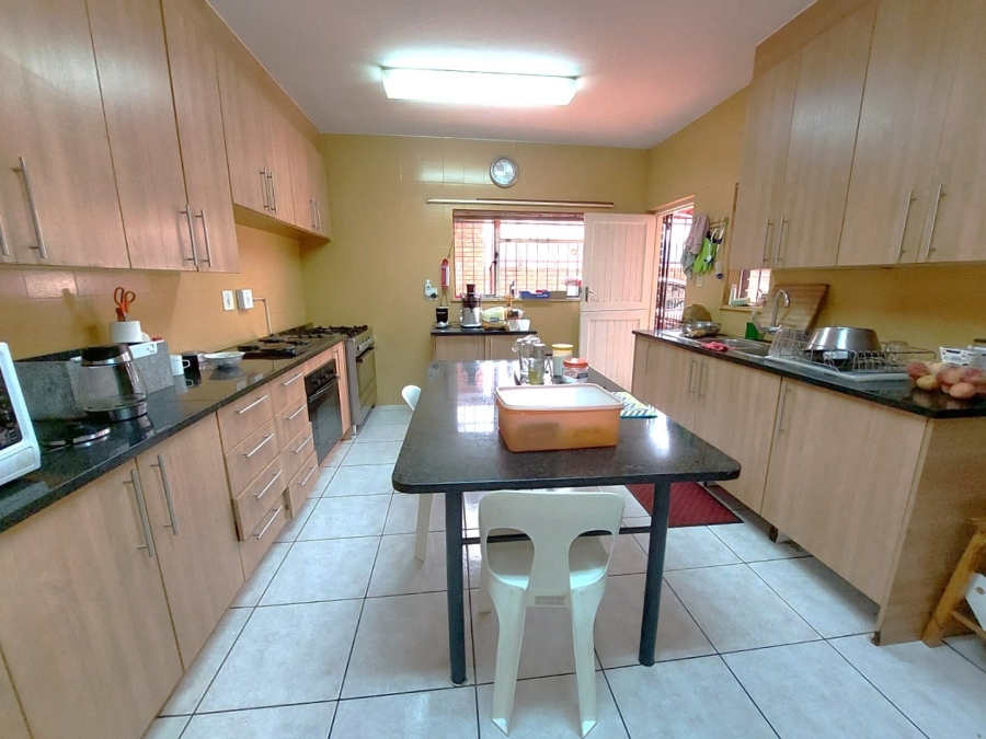 7 Bedroom Property for Sale in Lenasia Ext 1 Gauteng