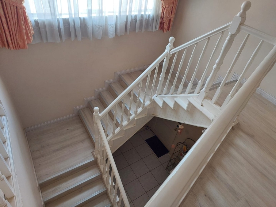 7 Bedroom Property for Sale in Lenasia Ext 1 Gauteng