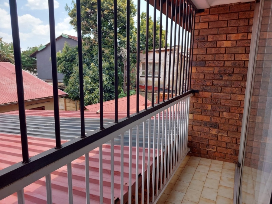7 Bedroom Property for Sale in Lenasia Ext 1 Gauteng