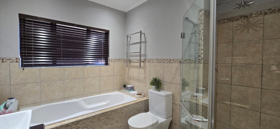 4 Bedroom Property for Sale in Clubview Gauteng