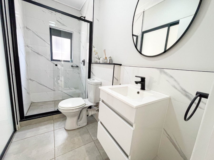 To Let 2 Bedroom Property for Rent in Waterfall Gauteng