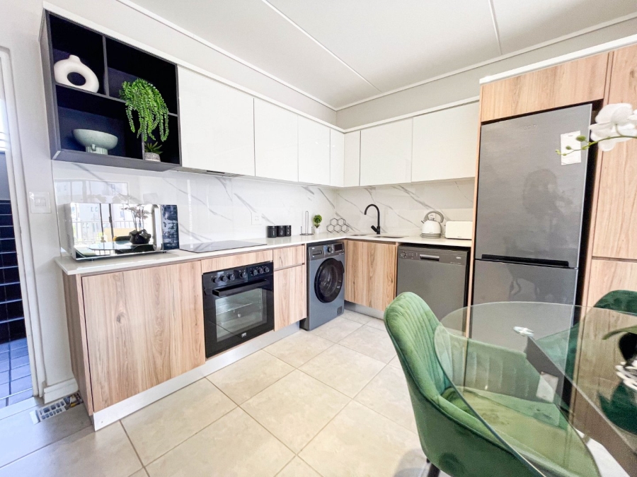 To Let 2 Bedroom Property for Rent in Waterfall Gauteng