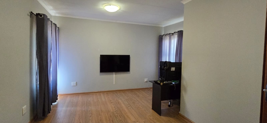 5 Bedroom Property for Sale in Erasmia Gauteng