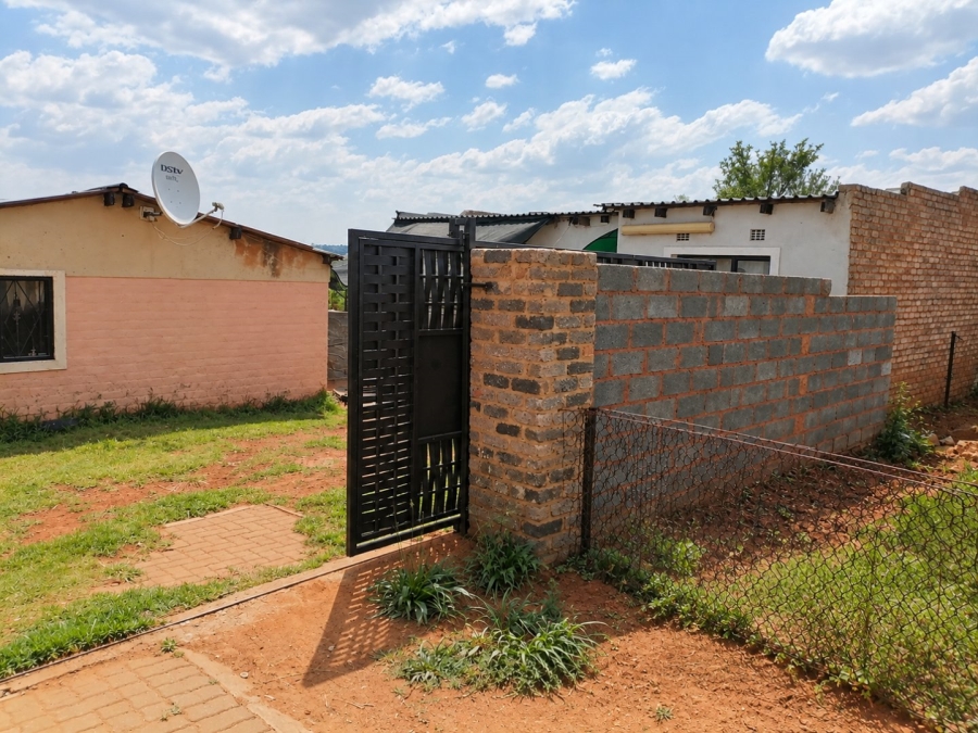 1 Bedroom Property for Sale in Bram Fischerville Gauteng