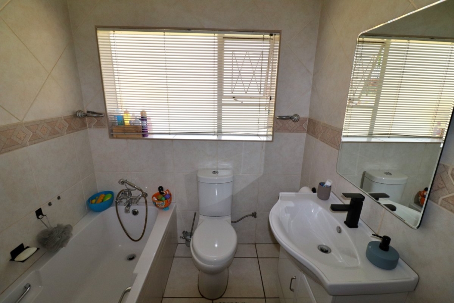 4 Bedroom Property for Sale in Sunnyridge Gauteng