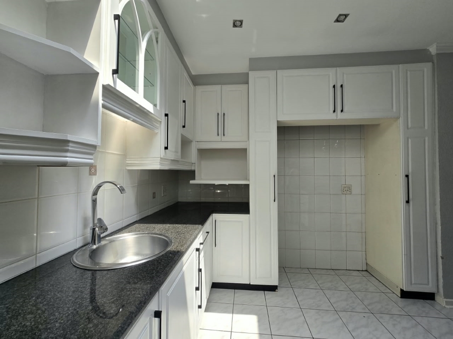 5 Bedroom Property for Sale in New Redruth Gauteng