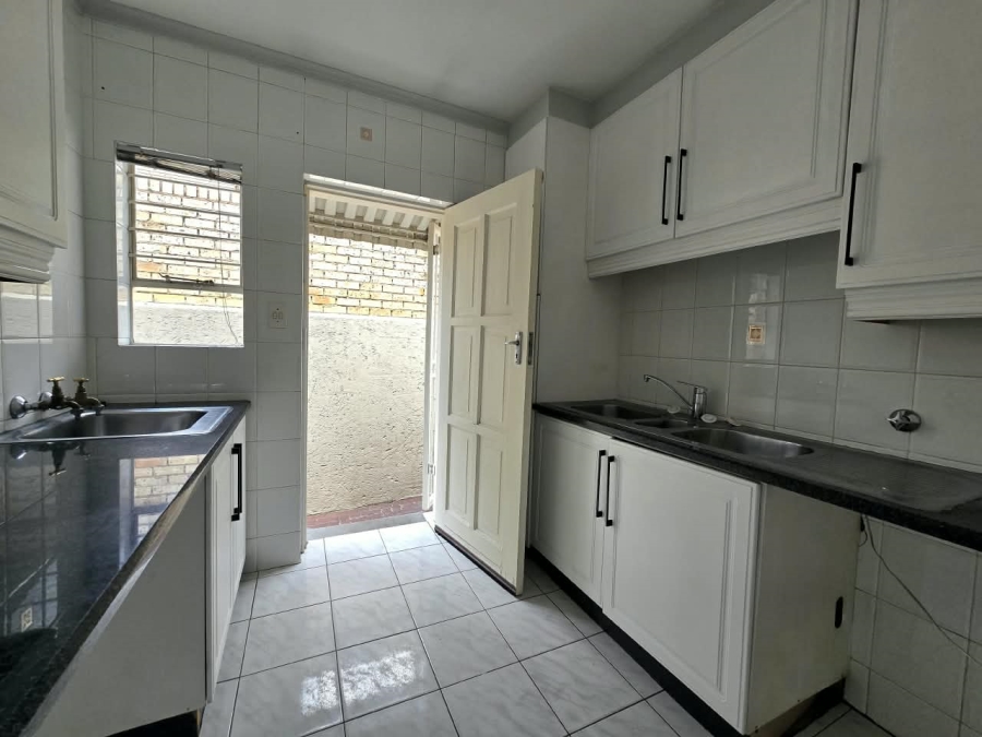 5 Bedroom Property for Sale in New Redruth Gauteng