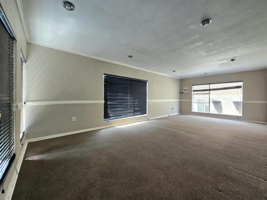 5 Bedroom Property for Sale in New Redruth Gauteng