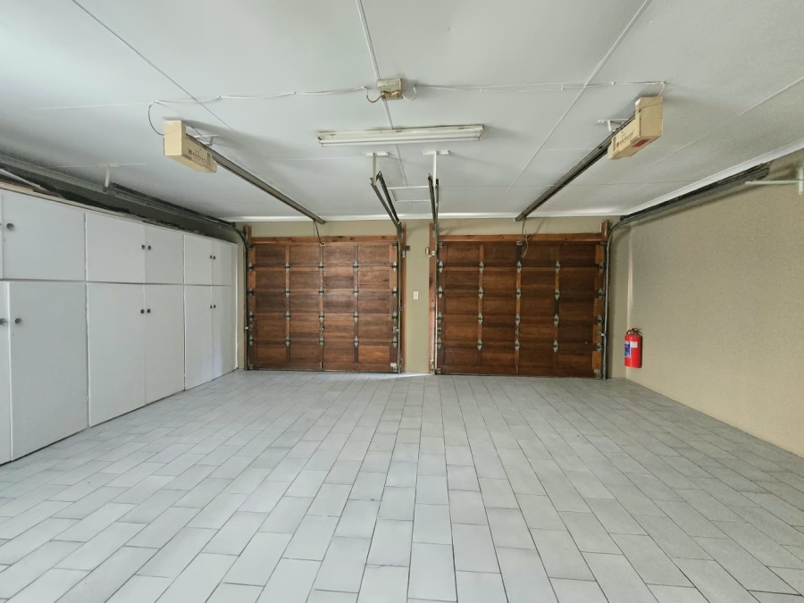5 Bedroom Property for Sale in New Redruth Gauteng