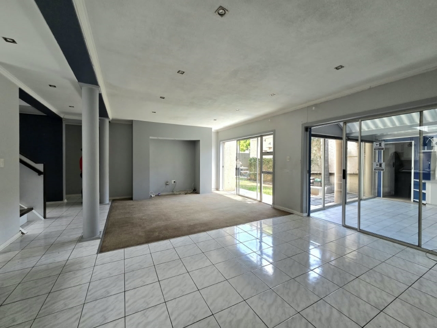 5 Bedroom Property for Sale in New Redruth Gauteng