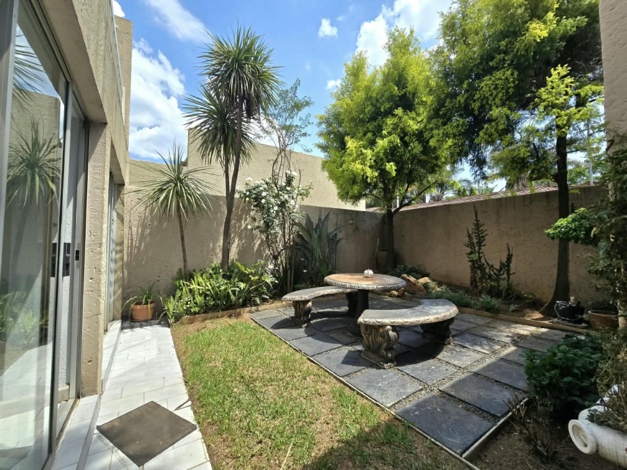 5 Bedroom Property for Sale in New Redruth Gauteng