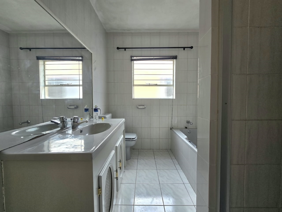 5 Bedroom Property for Sale in New Redruth Gauteng