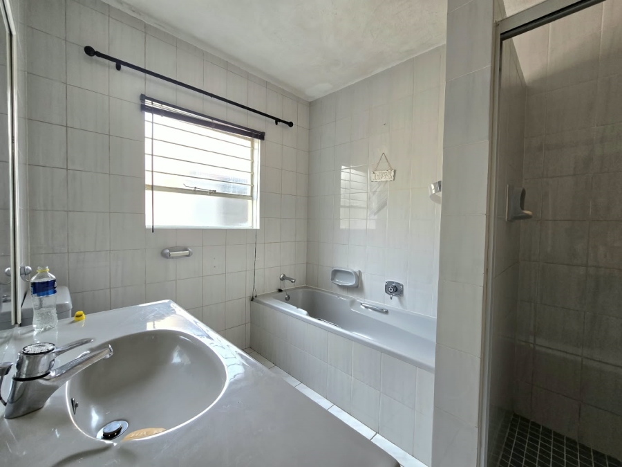 5 Bedroom Property for Sale in New Redruth Gauteng