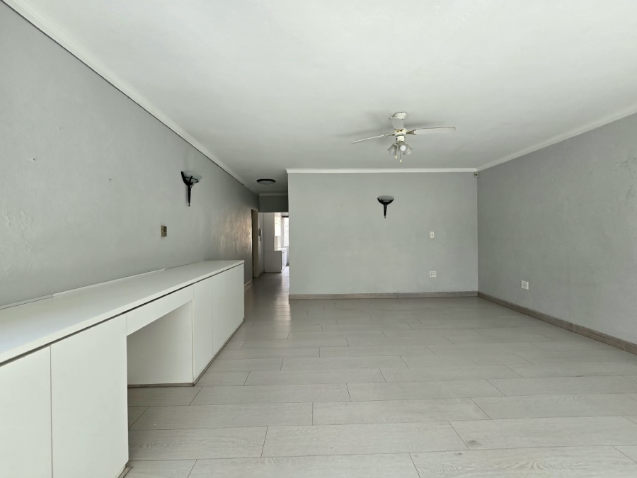5 Bedroom Property for Sale in New Redruth Gauteng