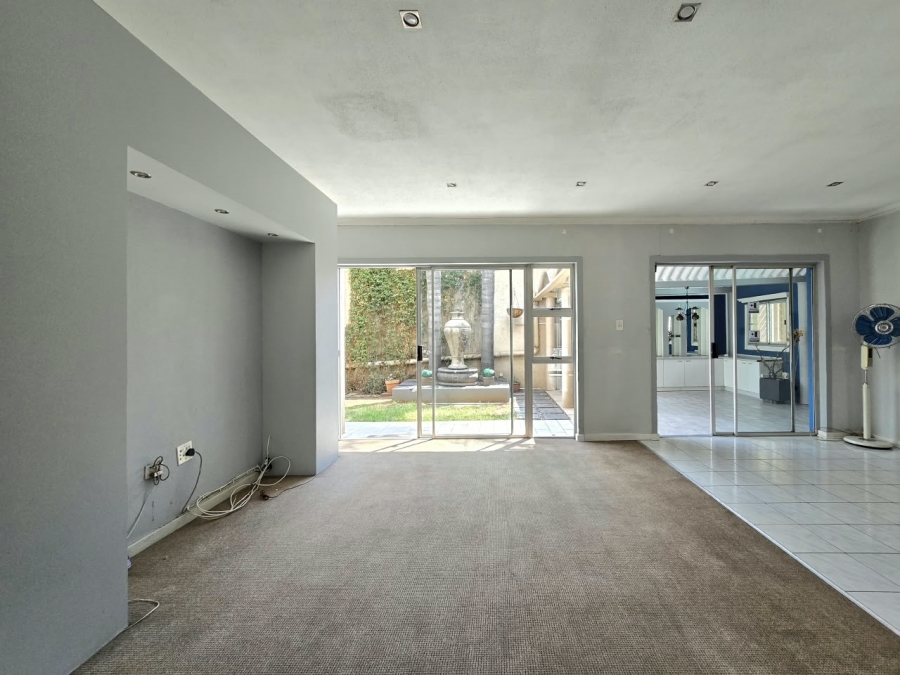 5 Bedroom Property for Sale in New Redruth Gauteng