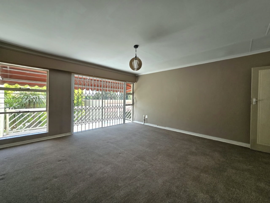 5 Bedroom Property for Sale in New Redruth Gauteng