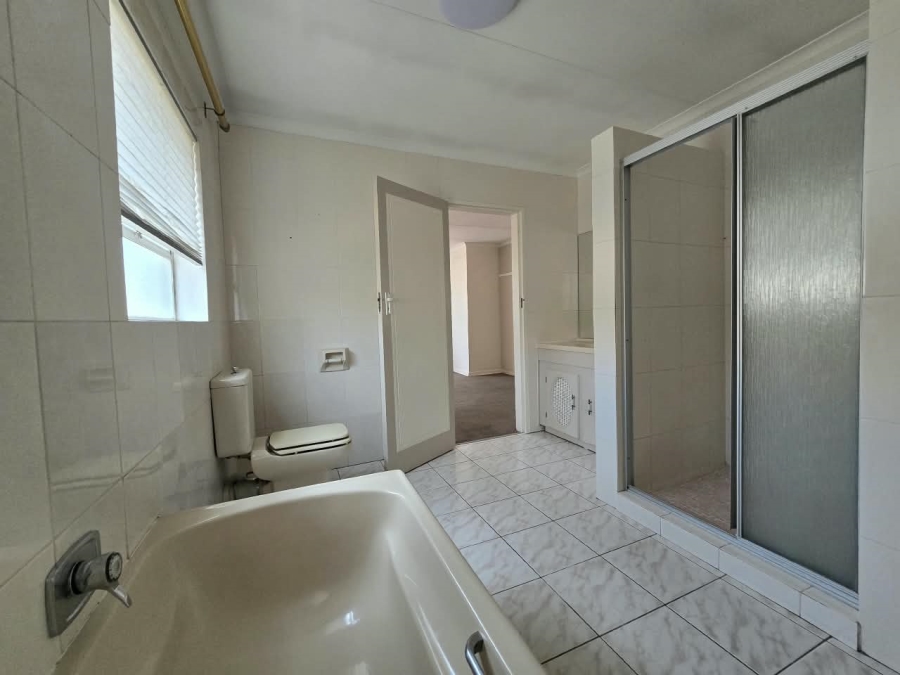 5 Bedroom Property for Sale in New Redruth Gauteng