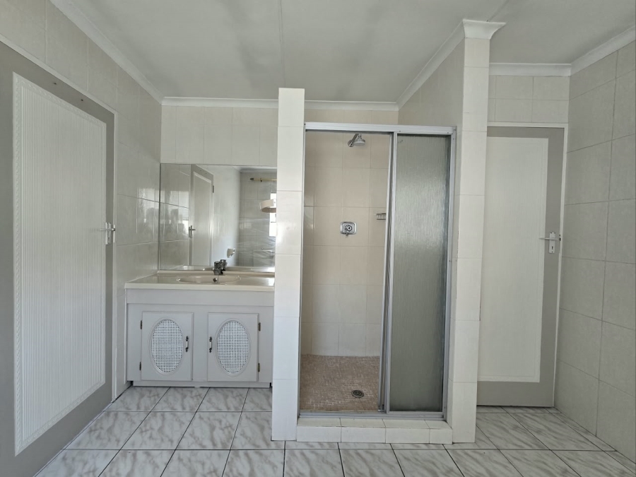 5 Bedroom Property for Sale in New Redruth Gauteng