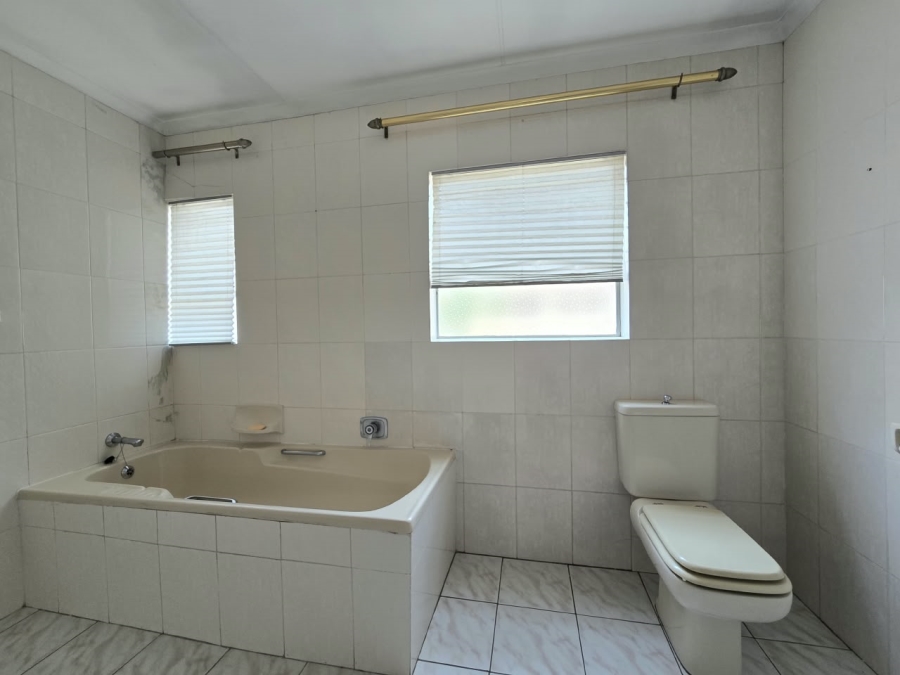 5 Bedroom Property for Sale in New Redruth Gauteng