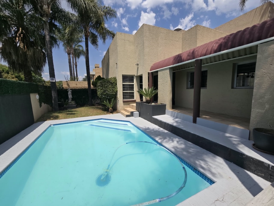 5 Bedroom Property for Sale in New Redruth Gauteng