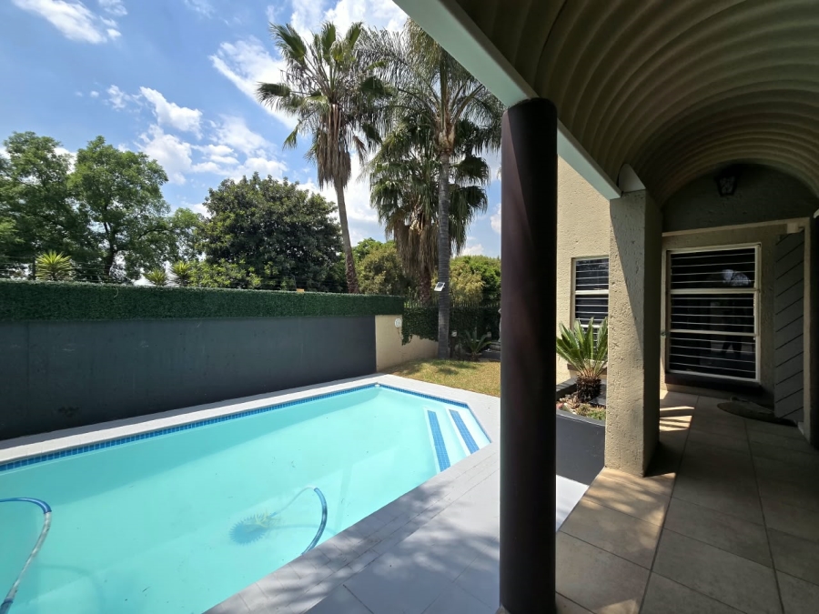 5 Bedroom Property for Sale in New Redruth Gauteng