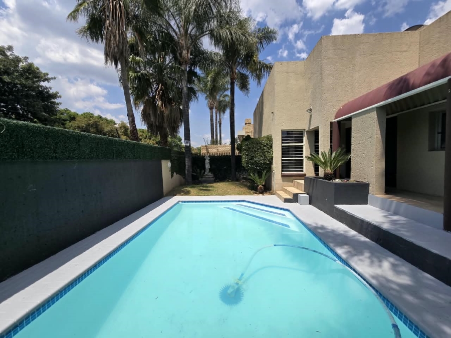 5 Bedroom Property for Sale in New Redruth Gauteng