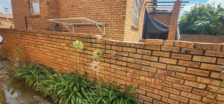 2 Bedroom Property for Sale in Honeypark Gauteng