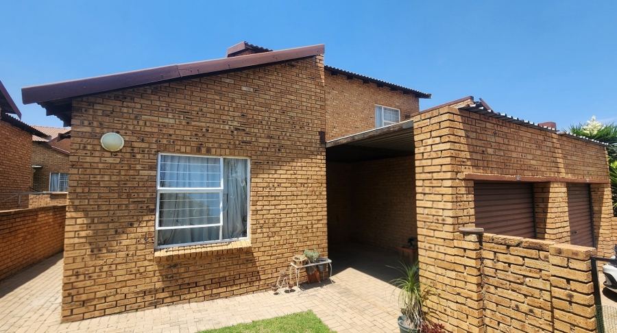 2 Bedroom Property for Sale in Honeypark Gauteng