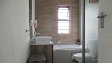 3 Bedroom Property for Sale in Longmeadow Gauteng