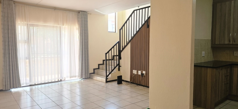 To Let 2 Bedroom Property for Rent in Helderkruin Gauteng