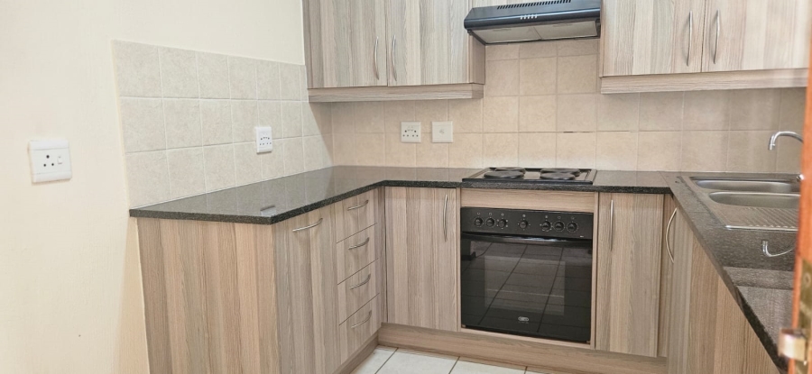 To Let 2 Bedroom Property for Rent in Helderkruin Gauteng
