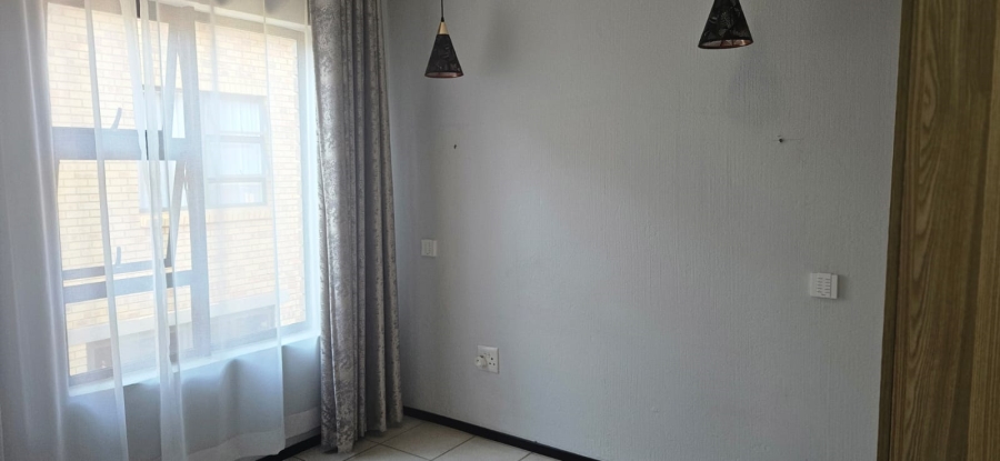 To Let 2 Bedroom Property for Rent in Helderkruin Gauteng