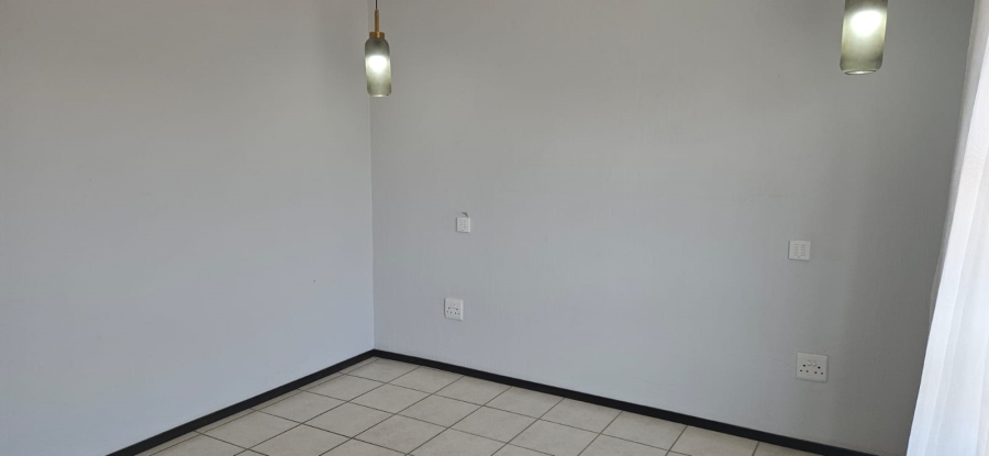 To Let 2 Bedroom Property for Rent in Helderkruin Gauteng