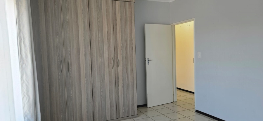 To Let 2 Bedroom Property for Rent in Helderkruin Gauteng