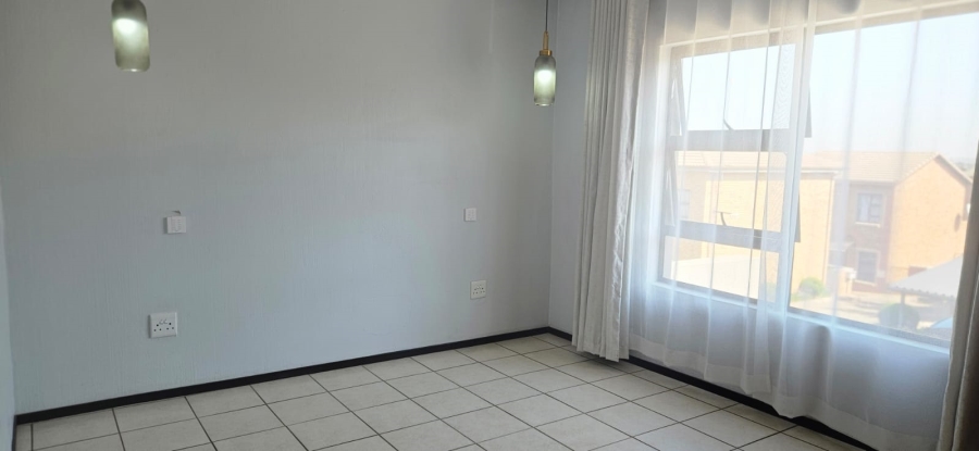 To Let 2 Bedroom Property for Rent in Helderkruin Gauteng