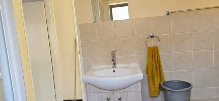 To Let 2 Bedroom Property for Rent in Helderkruin Gauteng