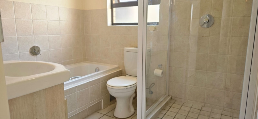 To Let 2 Bedroom Property for Rent in Helderkruin Gauteng