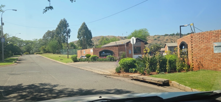 To Let 2 Bedroom Property for Rent in Helderkruin Gauteng