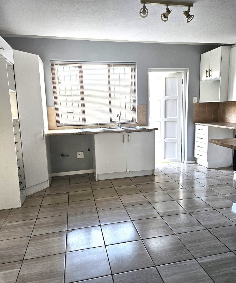 4 Bedroom Property for Sale in Halfway Gardens Gauteng